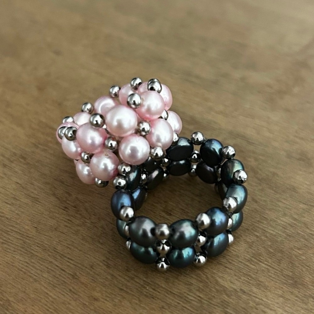 Woven Pearl Beaded Ring‎ Set Pink and Peacock Grey Iridescent Size 9.5 Old money